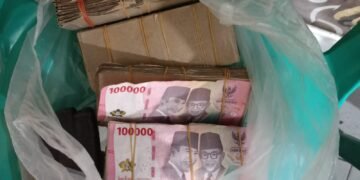 Beli Emas Rp185 Juta Pakai Uang Palsu dari Kardus, Pengangguran di Tamora Diangkut Polisi