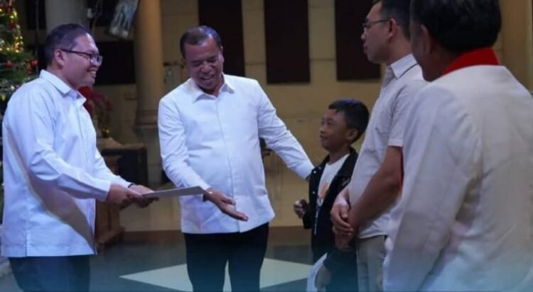 Bupati Karo Hadiri Ibadah Minggu dengan Membawa Sukacita dalam Rangka Safari Natal 2025