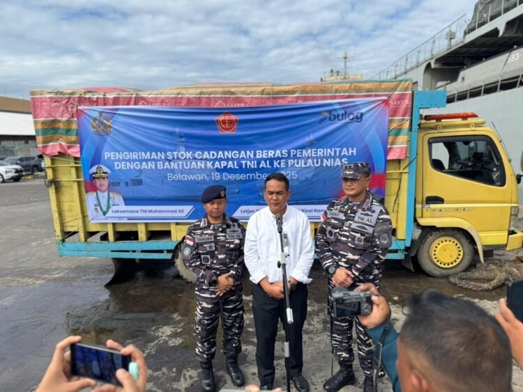 BULOG Kanwil Sumut Gandeng TNI AL Kirim 320 Ton CBP ke Nias