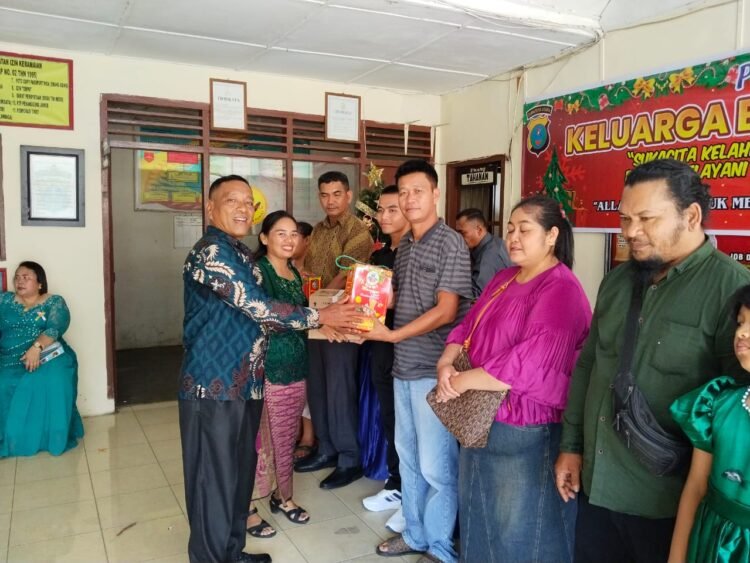 Natal 2025, Keluarga Besar Polsek Juhar Pererat Kebersamaan