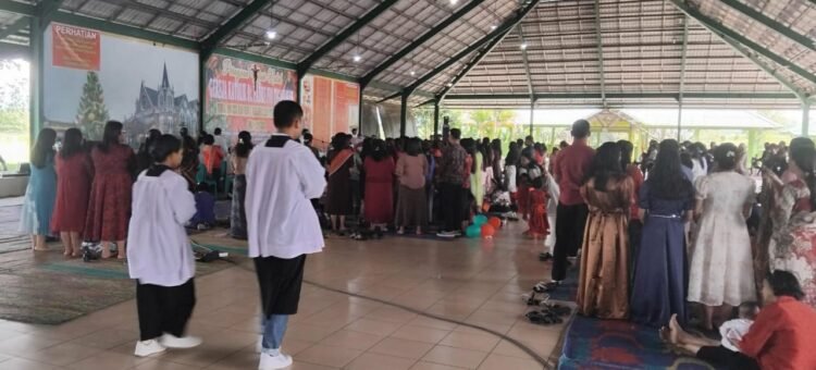 Perayaan Natal Gereja Katolik St. Padre Pio Tigapanah Berlangsung Penuh Sukacita