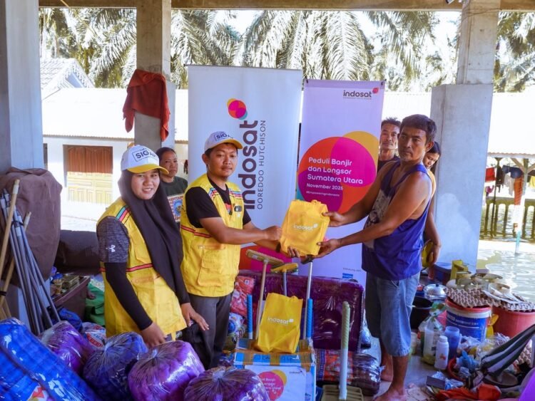 Hadir di Tengah Masyarakat, Indosat Kirim Bantuan untuk Korban Bencana di Langkat