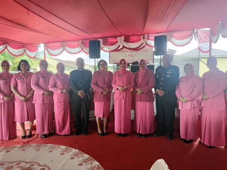 Penuh Haru dan Kebanggaan, Kapolres Padang Lawas Pimpin Langsung Pelepasan Wisuda Purna Bakti Personil