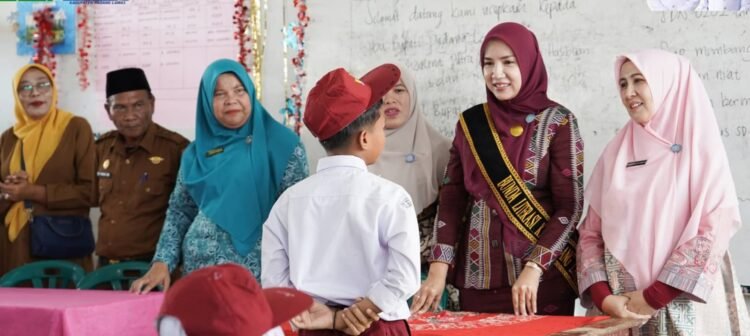 Bunda Literasi Kabupaten Palas : Jadikan Membaca Sebagai Bentuk Superpower di Sekolah Tingkat Dasar