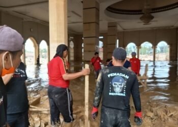 Misi Kemanusiaan Sebulan Penuh, Personel Damkarmat Kota Medan Bersihkan Aceh Tamiang Pascabanjir