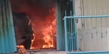 Ruko Terbakar di Jalan Logam, Satu Unit Mobil Hangus
