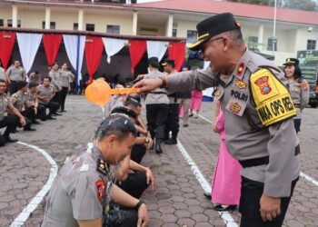 Polres Tanah Karo Gelar Upacara Kenaikan Pangkat Personel