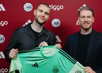 Kiper Indonesia Maarten Paes Resmi Berseragam Ajax Amsterdam