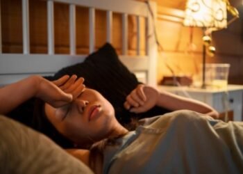 Awas Risiko Penyakit Bagi Kamu yang Suka Tidur dengan Lampu Menyala 