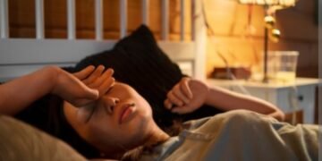 Awas Risiko Penyakit Bagi Kamu yang Suka Tidur dengan Lampu Menyala 