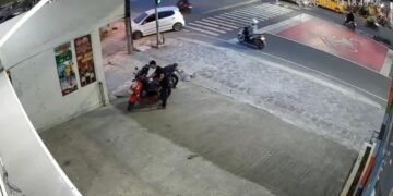 Gunakan Masker, Seorang Pria Nekat Larikan Scoopy Wanita di Simpang Barat