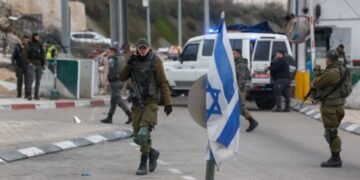 Iran Balas Serang dengan Rudal dan Drone, Israel Tutup Sekolah dan Bandara