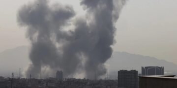 Iran Targetkan Pangkalan AS, Ledakan Guncang Abu Dhabi dan Riyadh