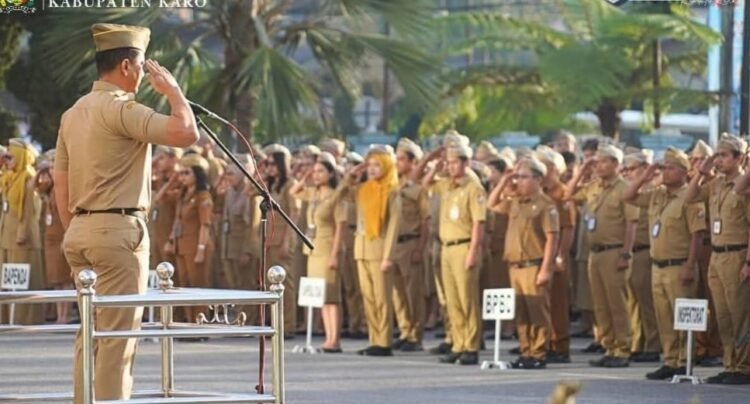 Sekdakab Karo Pimpin Apel Gabungan ASN, Tekankan KLA, Evaluasi Anggaran, dan Optimalisasi PAD