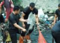 Brimob Sumut Bersihkan Sungai di Medan