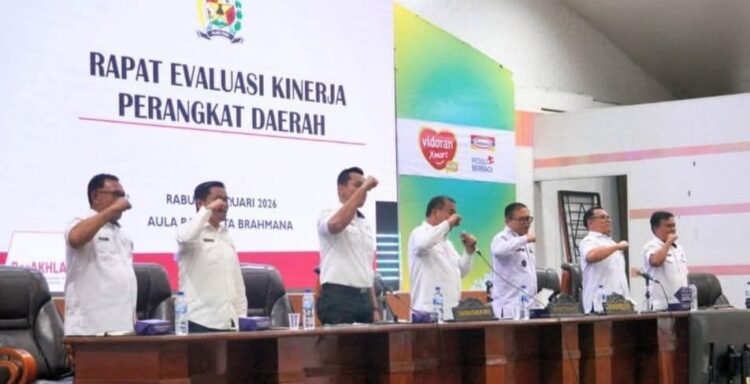 Bupati Karo Pimpin Rapat Evaluasi Kinerja Perangkat Daerah