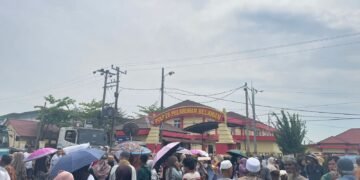 Warga Bagan Deli Geruduk Polres Pelabuhan Belawan, Tuntut Pelaku Tawuran Ditangkap