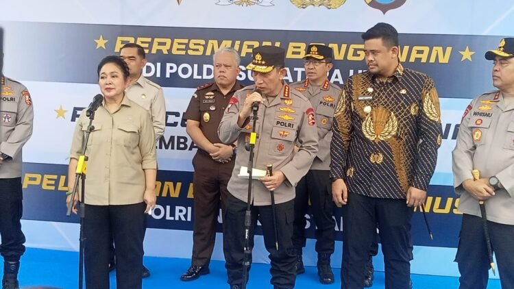 Kapolri Lepas Bantuan 22 Kontainer ke Daerah Bencana di Sumatera