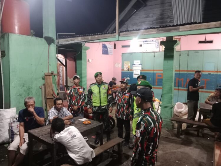 Koramil 02/Kutalimbaru dan LMP Gelar Patroli Pos Kamling, Perkuat Keamanan Wilayah
