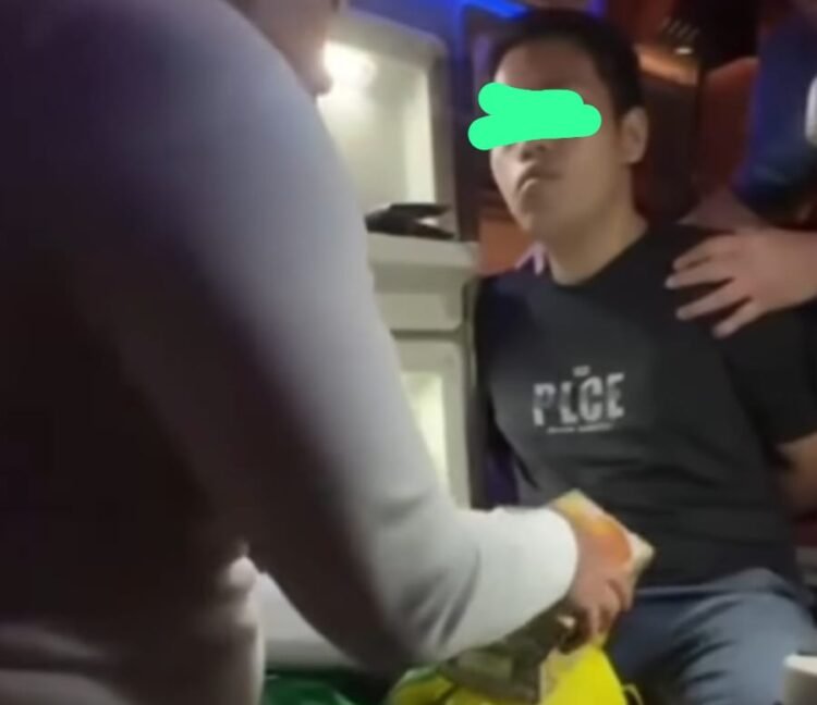 Penumpang Bus Selundupkan Narkoba dalam Kotak Kue