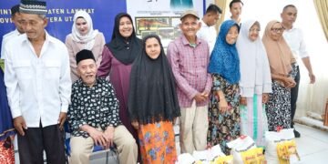 Ketua TP PKK Langkat Salurkan 50 Paket Sembako untuk Dhuafa dan Anak Yatim