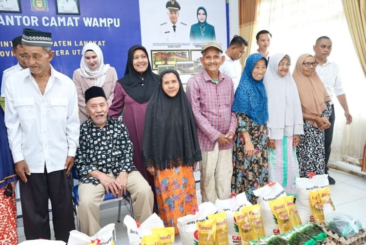 Ketua TP PKK Langkat Salurkan 50 Paket Sembako untuk Dhuafa dan Anak Yatim