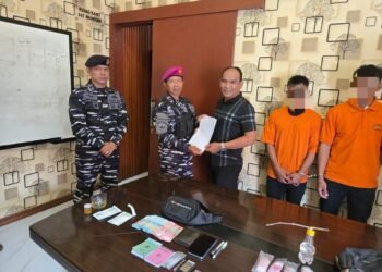 Pos Kamla Pangkalan Susu Serahkan Dua Terduga Pelaku Sabu ke Satresnarkoba Langkat