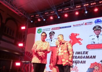 Usai Tarawih, Ribuan Warga Medan Larut dalam Kemeriahan Imlek, Rico Waas : Kekuatan Medan Terletak Pada Kemajemukan Warganya