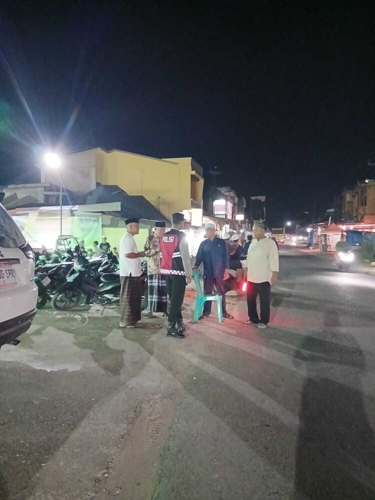 Patroli Pengamanan Sholat Tarawih di Wilayah Hukum Polsek Sosa