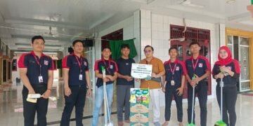 Alfamidi-Unilever Bersihkan 11 Masjid di Medan dan Deli Serdang
