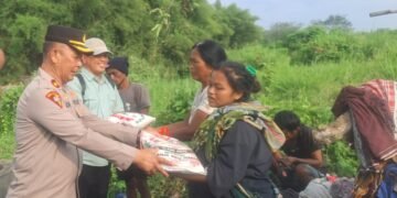 Polsek Pancur Batu Berikan Bantuan Sembako Kepada Korban Kebakaran di Desa Namo Bintang.