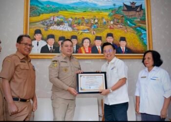 Bupati Pakpak Bharat terima Penghargaan Dari Menkiu RI Atas Kinerja Penyaluran TKD