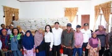 Menjelang Hari Raya Idul Fitri,Buapati Pakpak Bharat Bagikan 6.486 Bantuan Pangan Kepada Masyrakat