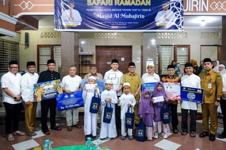Safari Ramadan di Masjid Al Muhajirin, Zakiyuddin Harahap Serahkan Bantuan Rp 50 Juta untuk Pembangunan Masjid