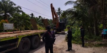 Dikawal Brimob, Ekskavator Tambang Emas Ilegal Dievakuasi ke Batalyon C Sipirok