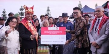 Pemkab Karo Salurkan Bantuan Sosial dari Kemensos RI kepada Masyarakat pada Peringatan Hari Jadi ke-80 