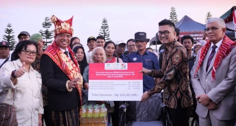 Pemkab Karo Salurkan Bantuan Sosial dari Kemensos RI kepada Masyarakat pada Peringatan Hari Jadi ke-80 