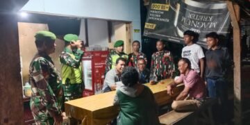 Danramil 02/Kutalimbaru Pimpin Patroli Pos Kamling Bersama LMP, Wujudkan Keamanan Malam Hari