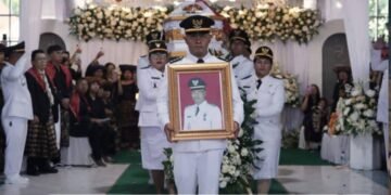 Bupati Karo Hadiri Upacara Adat dan Pelepasan Jenazah Camat Kutabuluh