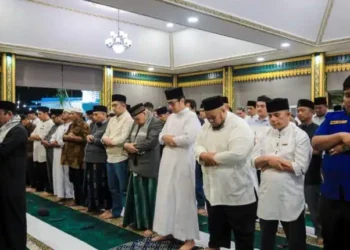 Wali Kota Medan Rico Waas Salat Tarawih Bersama Warga Medan Selayang di Pendopo Rumah Dinas