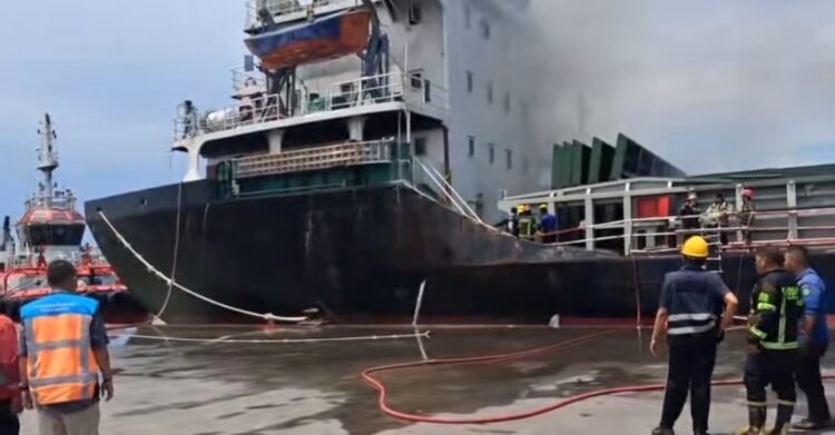 KM Bintang Mas HSB 7 Terbakar di Dermaga 202 Ujung Baru Belawan