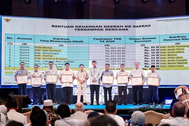 Wujudkan Kepedulian Antar-Daerah, Pemko Medan Terima Penghargaan dari Mendagri