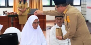 Pemkab Karo Njunjungken Beras Piher kepada Jemaah Haji