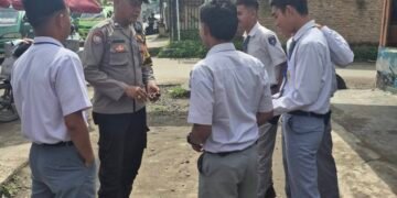 Bhabinkamtibmas Polres Tanah Karo Sambangi Pelajar, Sosialisasikan Pencegahan Kenakalan Remaja