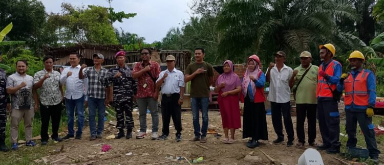 Pertamina Port and Logistic Salurkan Bantuan Bahan Bangunan untuk Warga Terdampak Angin Kencang