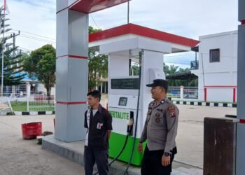 Personil Polsek Sosa Melaksanakan Pam SPBU Aliaga