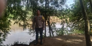 Patroli Monitor Debit Air Sungai Barumun Dalam Siaga Tanggap Bencana Oleh Polsek Barumun Tengah
