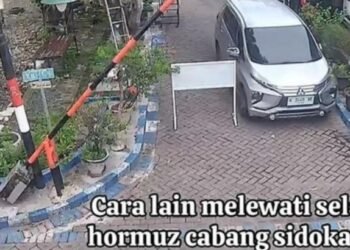 Gegara Aksi Lansia Tutup Jalan, Istilah Selat Hormuz Sidokare Viral dan Nongol di Gmaps