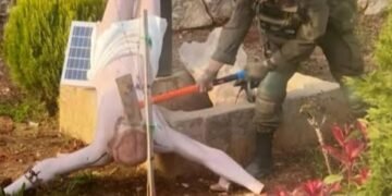 Foto Tentara Israel Rusak Patung Yesus di Lebanon Tuai Kecaman Rakyat AS