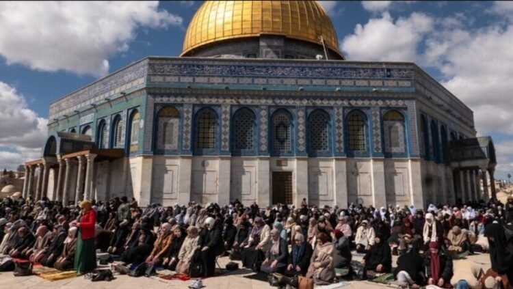 Setelah Ditutup 40 Hari, Masjid Al-Aqsa Dibuka Kembali